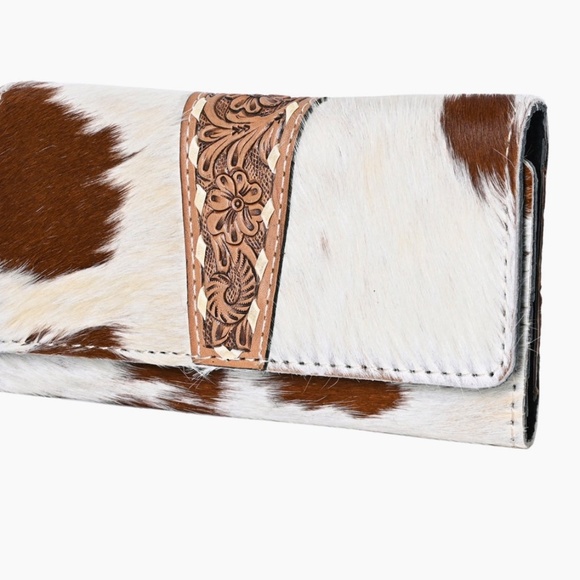 American Darling Detailed Hand tooled cowhide hair-on genuine leather wallet - Picture 2 of 5